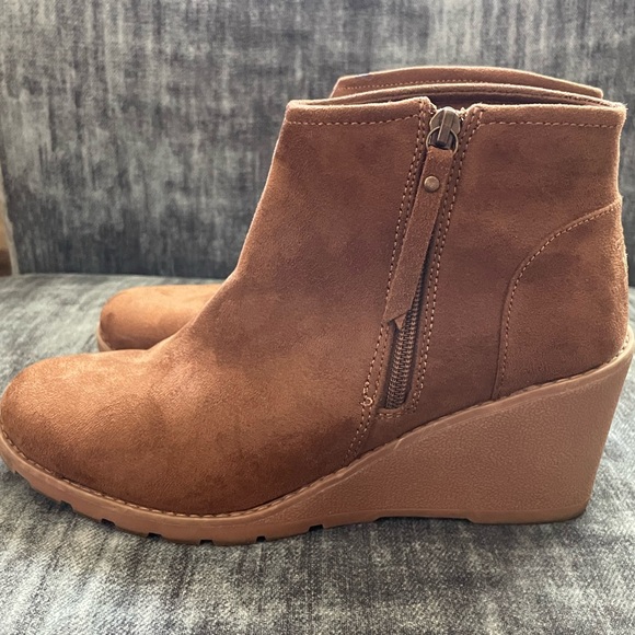 BOBS from Skechers Shoes - BOBS from Skechers Memory Foam Tan Ankle Bootie Women’s 9 shoes